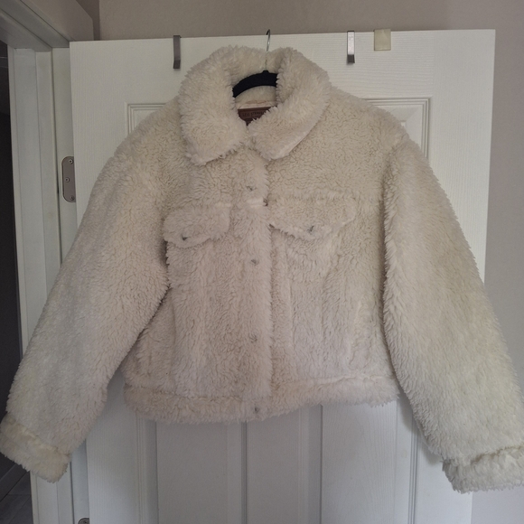Levi's Women's Off-White Teddy Jacket - Picture 4 of 4